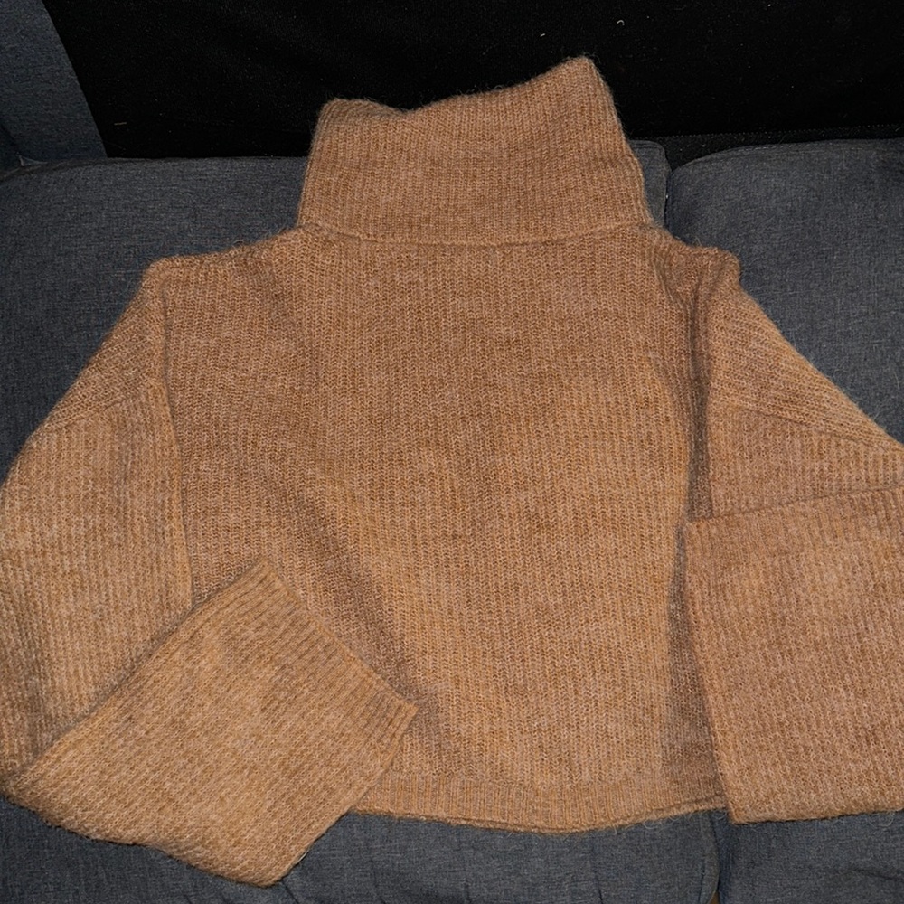 Turtle neck crop top